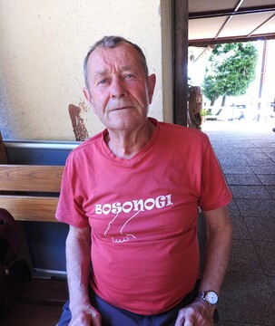 Ciril Globočnik iz Pšate je med rednimi udeleženci pohoda bosonogih na Šenturško Goro